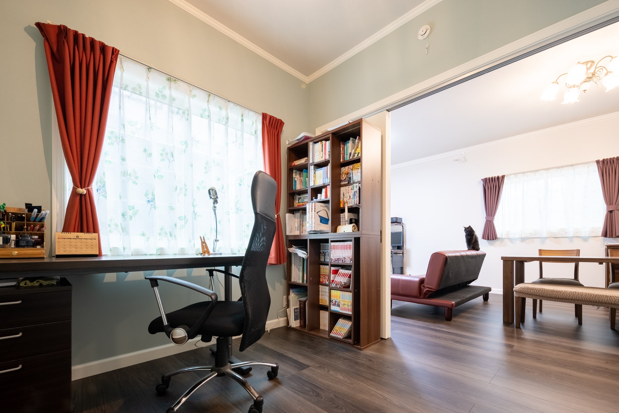 ゆとりある空間が心地よい書斎の作り方と実例を紹介